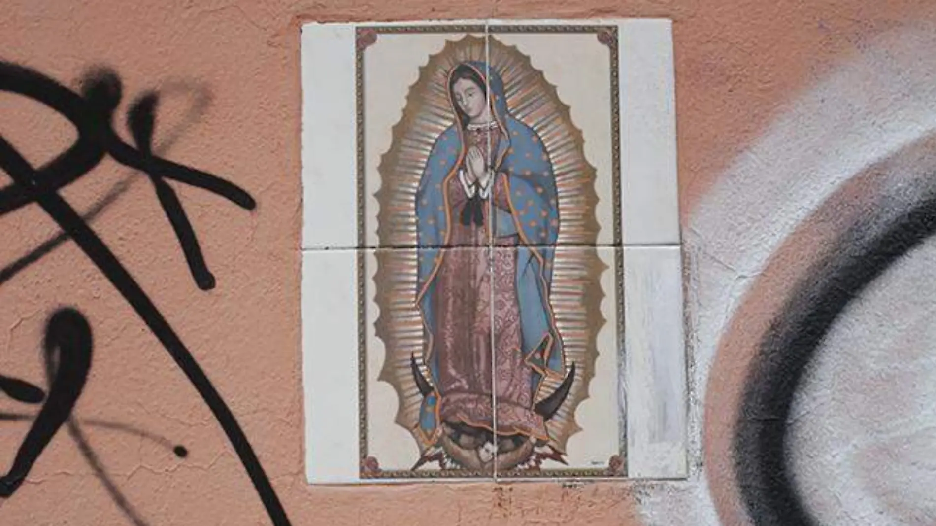 Grafitti virgen maria